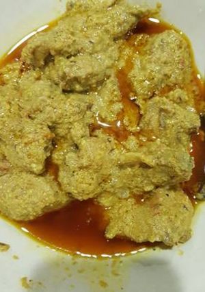 A picture of Chicken Rezala (Bachelor Style).