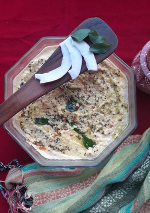 A picture of Coconut Chutney (with split gram).