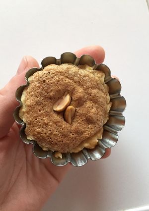 O poză a rețetei Mini tarte cu gem și spumă de nucă.