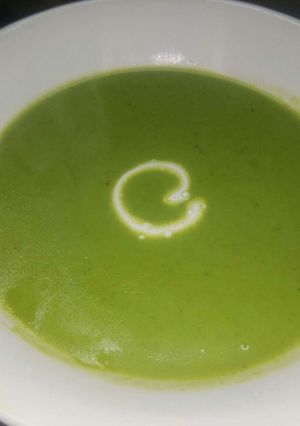 A picture of Green peas soup.