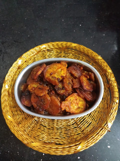 * வாழைக்காய் காரக் கறி*(valaikkai kara curry recipe in tamil) செய்முறை முக்கிய புகைப்படம்