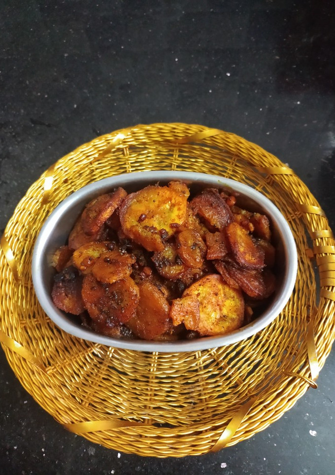 * வாழைக்காய் காரக் கறி*(valaikkai kara curry recipe in tamil) செய்முறை முக்கிய புகைப்படம்
