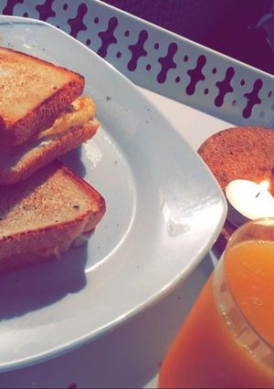 صورة لوصفة توست بالبيض والجبنه.✨
