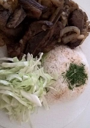 Una foto de Marucha con cebolla caramelizada con salsa de Soja!