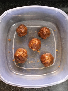 સૂંઠ ની ગોળી (Sunth Goli Recipe In Gujarati) રેસીપી મુખ્ય ફોટો