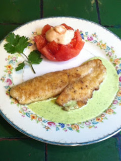 Una foto de Pescado con salsa de cilantro