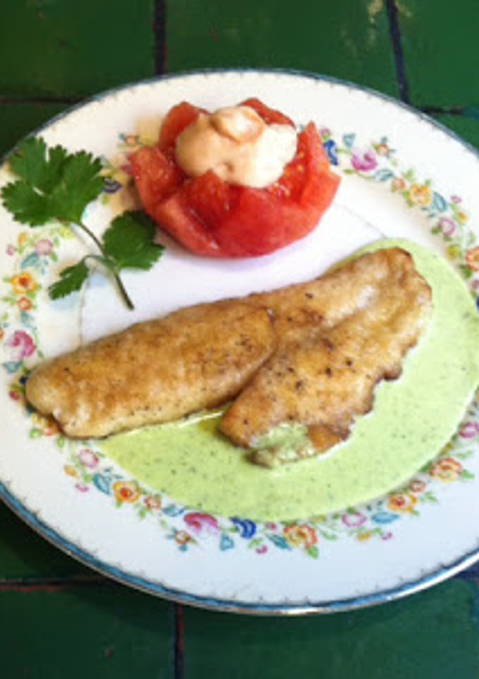 Una foto de Pescado con salsa de cilantro