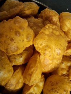 મસાલા પૂરી (Masala Puri Recipe In Gujarati) રેસીપી મુખ્ય ફોટો