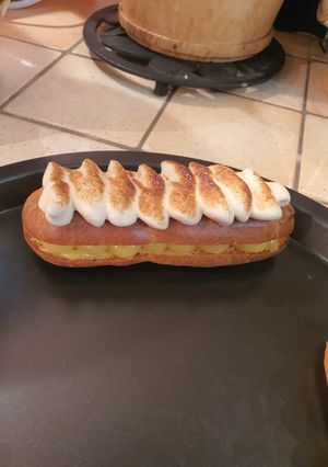A picture of Lemon Meringue Éclairs.