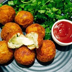 Chicken Cheese Balls A picture of Chicken Cheese Balls.