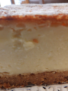 Foto principal de Tarta de queso con crujiente de galletas y gelatina de fresas