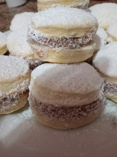 Una foto de ALFAJORES DE MAIZENA🥰🥰🥰