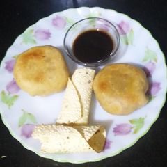 A picture of Baked green peas Kachori.