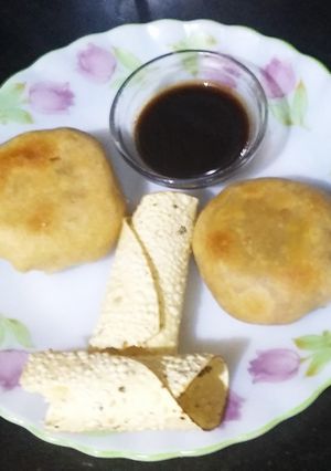 A picture of Baked green peas Kachori.