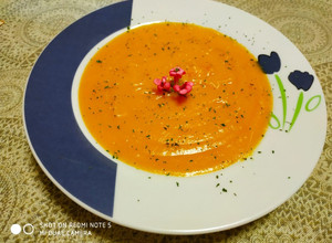 Una foto de Crema de calabaza y queso