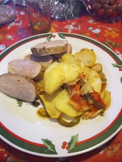Una foto de Solomillo de cerdo al horno con papas panaderas