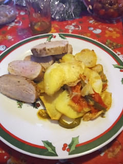 Una foto de Solomillo de cerdo al horno con papas panaderas