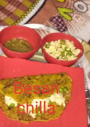 A picture of Besan chilla.