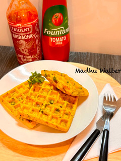सूजी वफ़ल नाश्ता (Semolina waffle breakfast) रेसिपी मुख्य फोटो