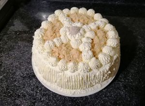 Una foto de Torta de hojarasca, manjar y crema