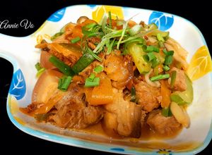 Hình của món Dưa leo cà rốt xào thịt ba rọi.