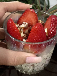 Una foto de Pudín fit de avena y fresas