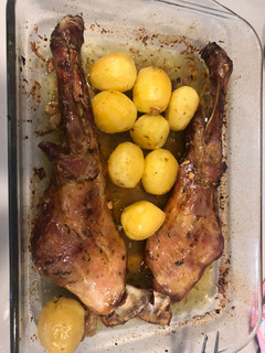 Una foto de Paletilla de lechazo con patatas