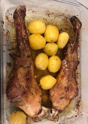 Una foto de Paletilla de lechazo con patatas