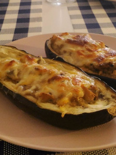 Una foto de Berenjenas rellenas de pollo