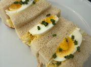 A picture of egg salad sandwich