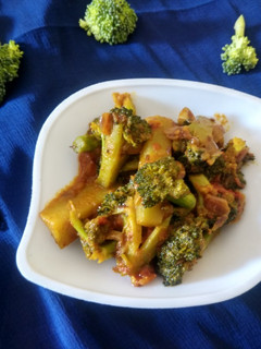 ब्रोकली की सब्जी (Broccoli ki sabzi recipe in hindi) रेसिपी मुख्य फोटो