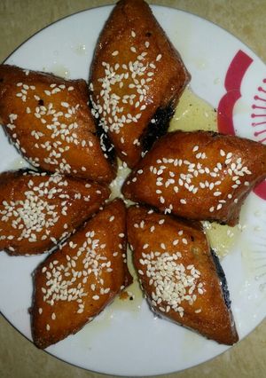A picture of Makroud (Pan-Fried Semolina Date Cookies).