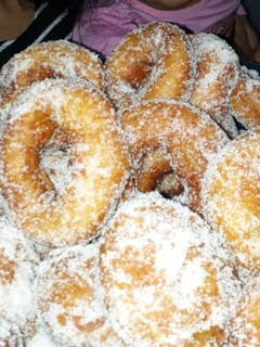 Una foto de Rosquitas, bolas de fraile y submarinos caseros!