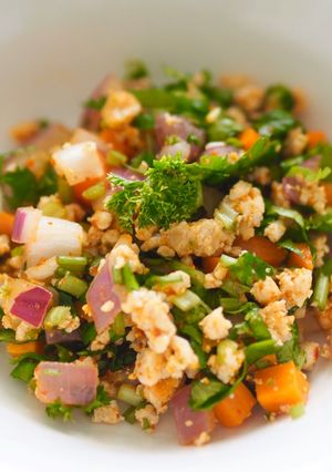 รูปของ ลาบไก่ทรงเครื่อง (สูตรเจ็บจี๊ด)