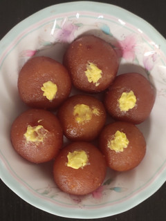 குலாப் ஜாமூன் (Gulab Jamun recipe in tamil) செய்முறை முக்கிய புகைப்படம்