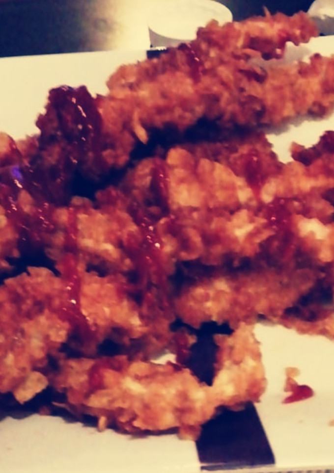 Una foto de Fingers de pollo con krispis