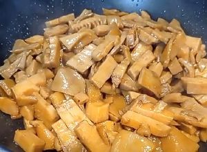 Foto di MENMA (germogli di bambù saltati)