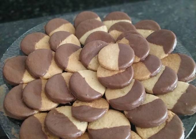 Biscoitos amanteigados com sabor de panetone. #NatalCookpad Receita por  Mary Helen - Cookpad