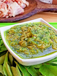க்ரீன் கறி சட்னி (Green mutton chutney recipe in tamil) செய்முறை முக்கிய புகைப்படம்