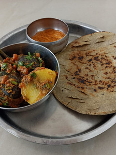 બાજરા ના રોટલા રેસીપી મુખ્ય ફોટો