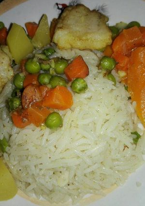 صورة لوصفة سمك فيليه بالخضار مع أرز بالبهارات والهيل
