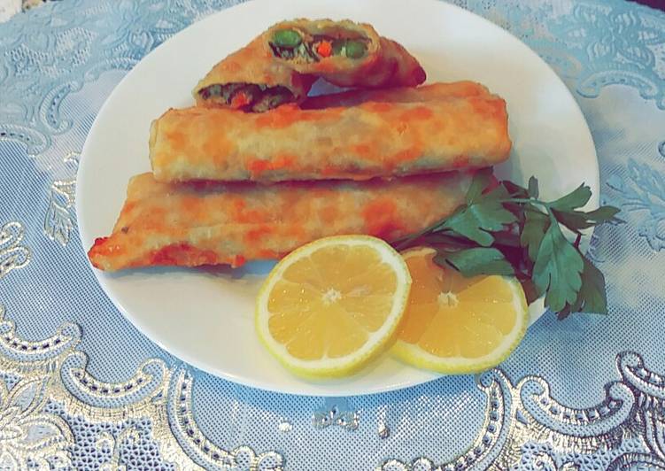 رولات المطبق بالدجاج والخضار