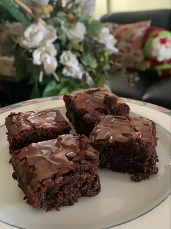 Langkah Mudah untuk Menyiapkan Resep Fudgy brownies with shiny crust tanpa mixer yang Lezat Anti Ribet, Sempurna