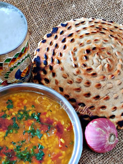 રાજસ્થાની ખોબા રોટી(Rajasthani Khoba Roti Recipe In Gujarati) રેસીપી મુખ્ય ફોટો