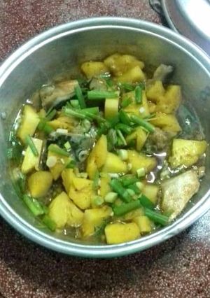Hình của món Đầu cá hồi kho khóm.