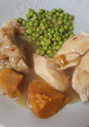 A picture of Chicken sweet potatoe & Veg. With a Peppery Chicken Gravy.