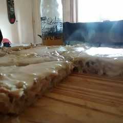 Una foto de Tarta de atún con arvejas y colchón de arroz