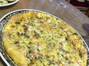 Una foto de pastel de surimi