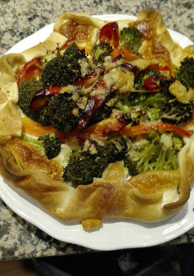 Una foto de Pastel de verduras y queso