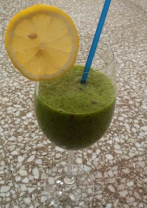 Una foto de Licuado de espinaca, manzana y limón